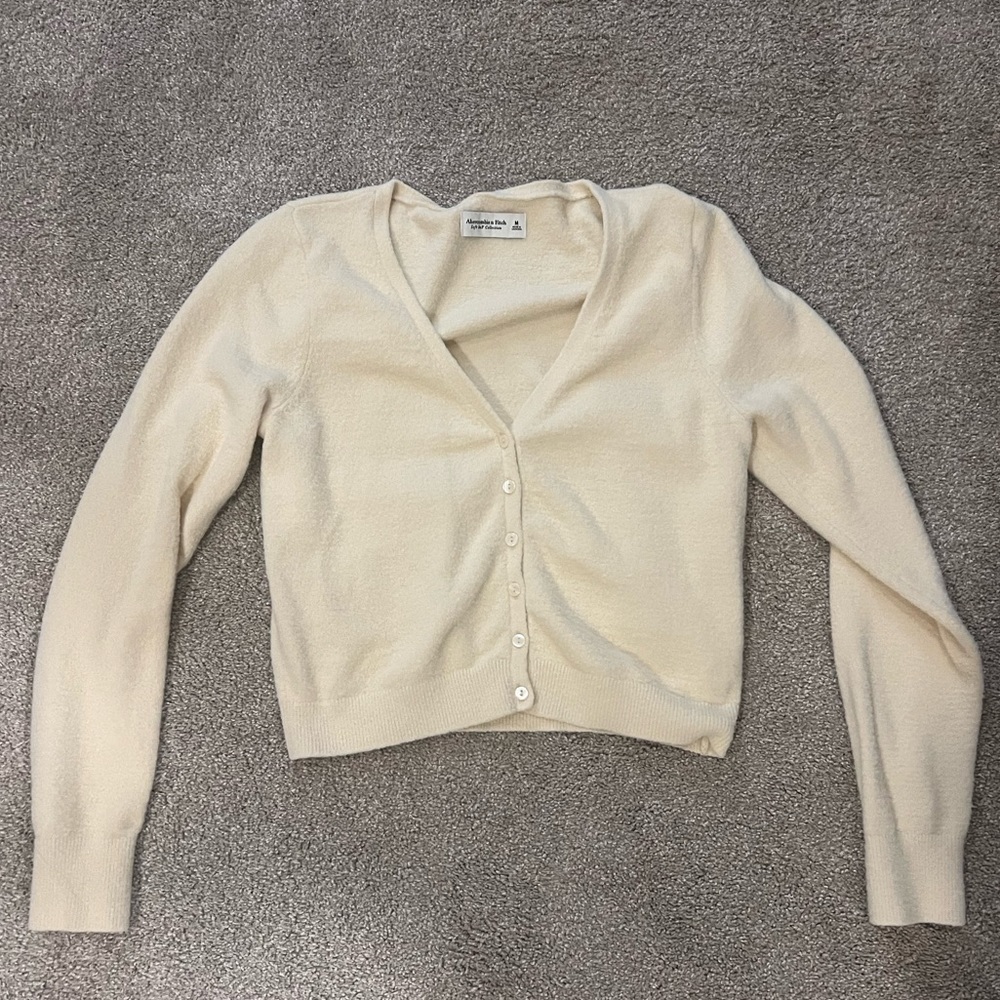 Abercrombie & Fitch Soft AF cardigan in Butter size M